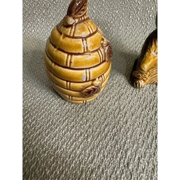 Vintage Japan Salt and Pepper Shakers Bear Beehive Brown Honey Pot Bees Ceramic - Picture 6 of 10